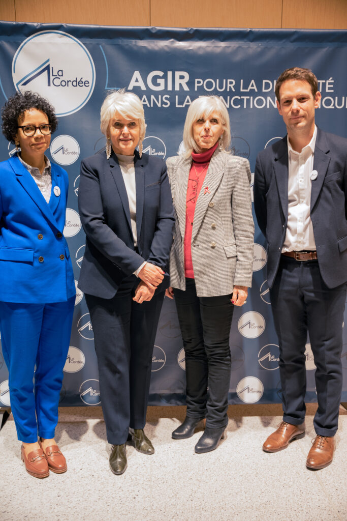 Photo de 4 personnes dont à gauche, Mélissa Ramos, ancienne co-présidente de La cordée, Isabelle Lonvis-Rome, ancienne ministre, et à droite Damien Zaversnik, co-président de la Cordée et