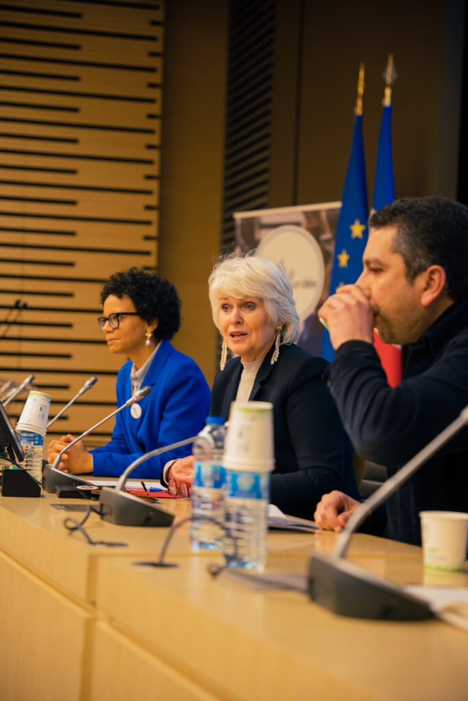 Photo de 3 personnes