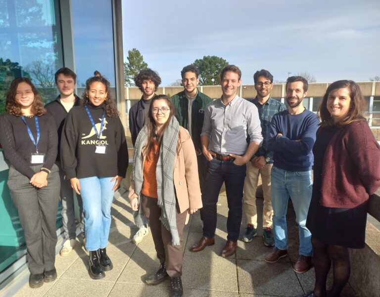 Les étudiants de La classe Prépa Talents de Nantes en compagnie du coprésident de La Cordée, Damien Zaversnik