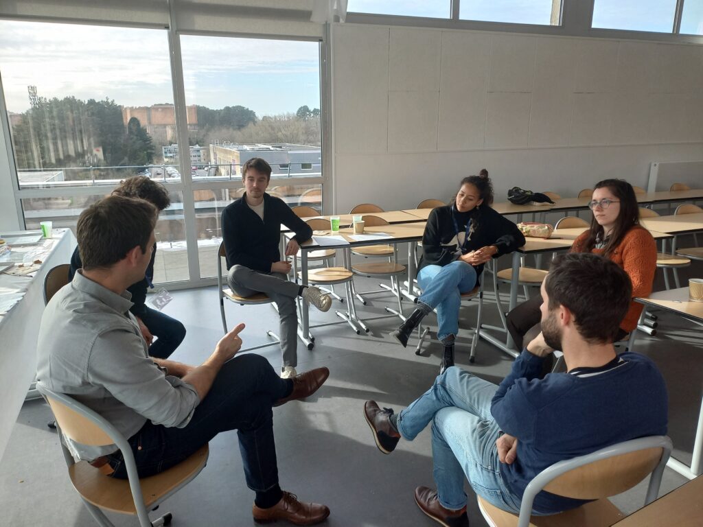 Les étudiants de la classe Prépa Talents de Nantes échangent avec des mentors de La Cordée